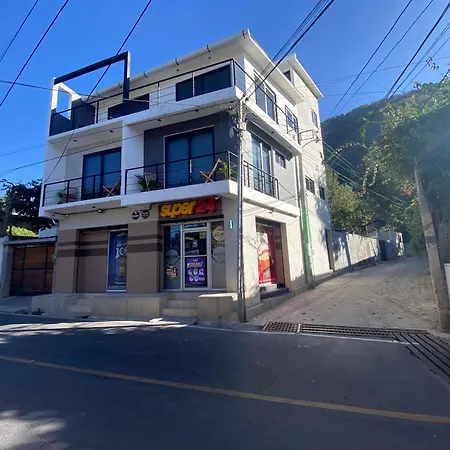 Lahos Apartament'S